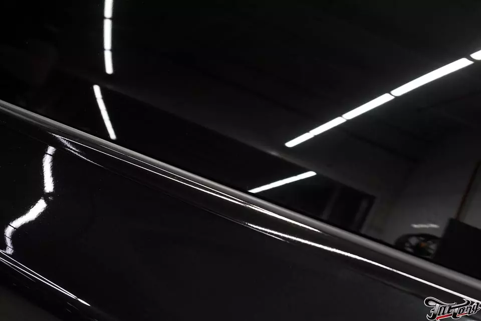 Audi A7. Антихром кузова. Перетяжка потолка в черную ткань.